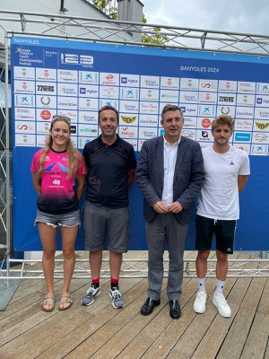 1.500 triatletes de 30 països participen del Triatló Internacional de Banyoles