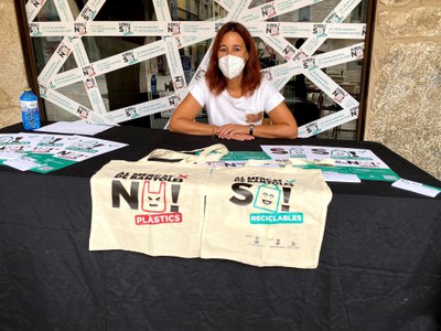 Banyoles impulsa una campanya per eliminar les bosses de plàstic del mercat