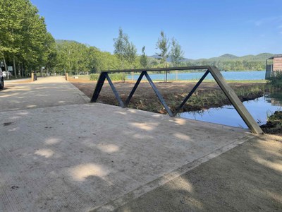 Banyoles millora la zona esportiva del camp de regates, la mota i la vegetació