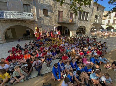 La comunitat educativa de Banyoles presenta la seva Festa Major