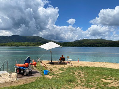Oberta la temporada de bany a l’Estany de Banyoles