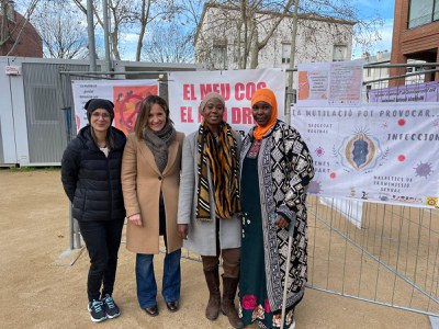 Una “Biblioteca Humana” inaugura una exposició entorn el Dia Internacional contra la Mutilació Genital Femenina a Banyoles